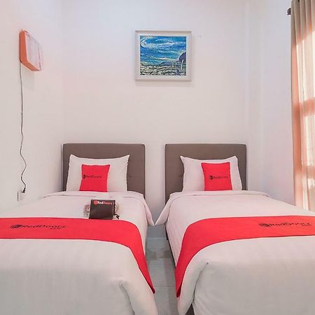 เรดดอร์ซ เนียร์ จาตินังกอร์ ทาวน์สแควร์ Hotel Jatinangor ภายนอก รูปภาพ