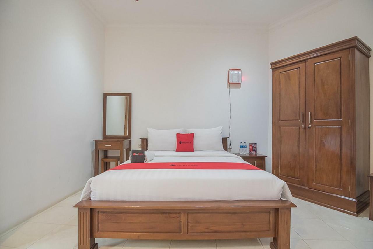 เรดดอร์ซ เนียร์ จาตินังกอร์ ทาวน์สแควร์ Hotel Jatinangor ภายนอก รูปภาพ