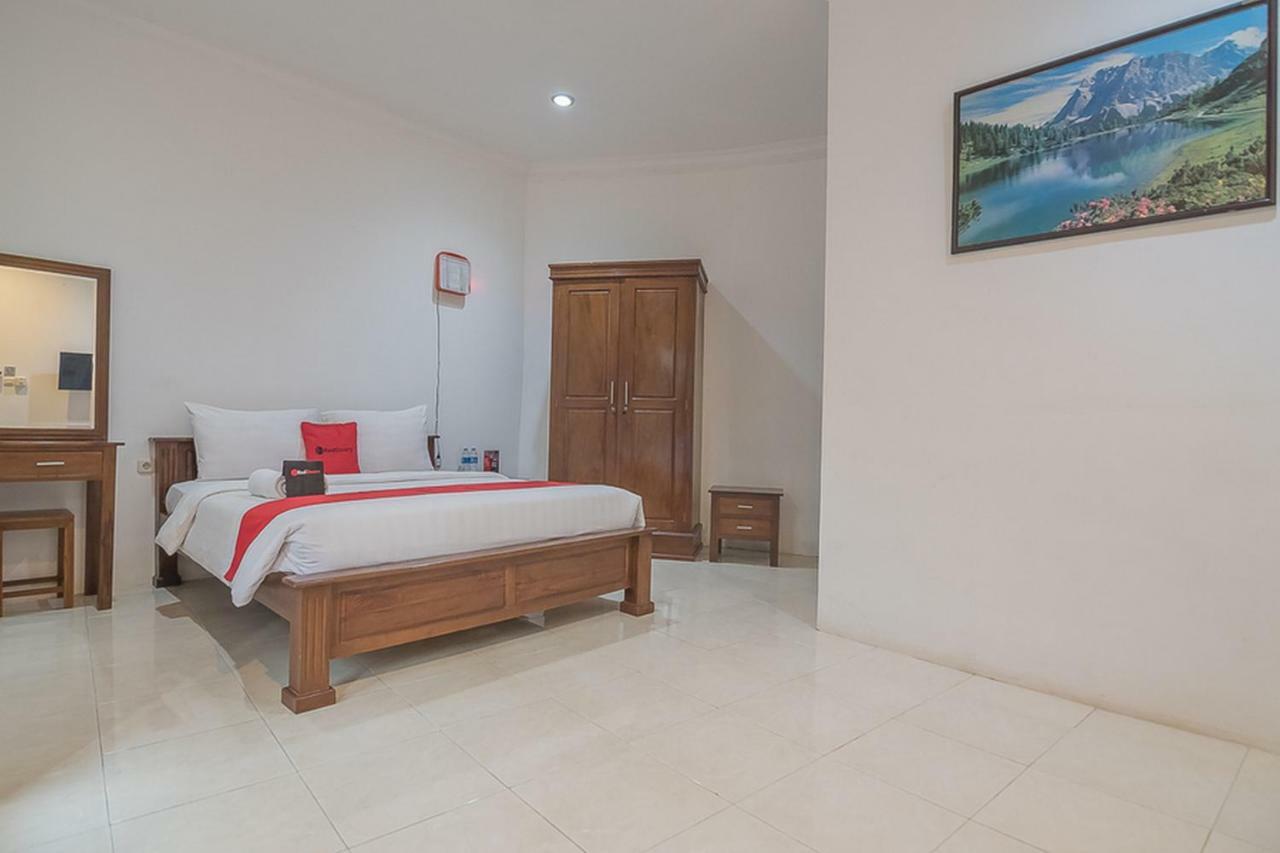 เรดดอร์ซ เนียร์ จาตินังกอร์ ทาวน์สแควร์ Hotel Jatinangor ภายนอก รูปภาพ