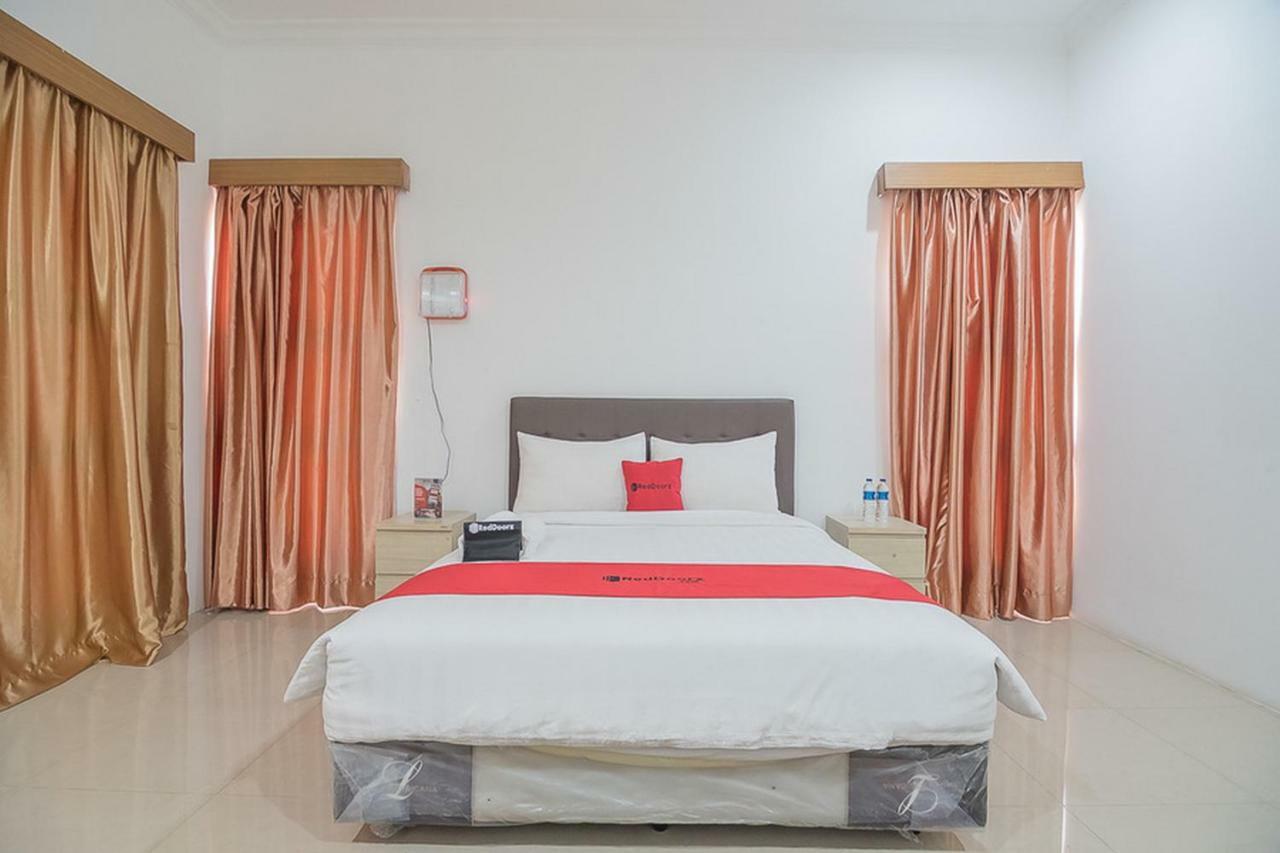 เรดดอร์ซ เนียร์ จาตินังกอร์ ทาวน์สแควร์ Hotel Jatinangor ภายนอก รูปภาพ