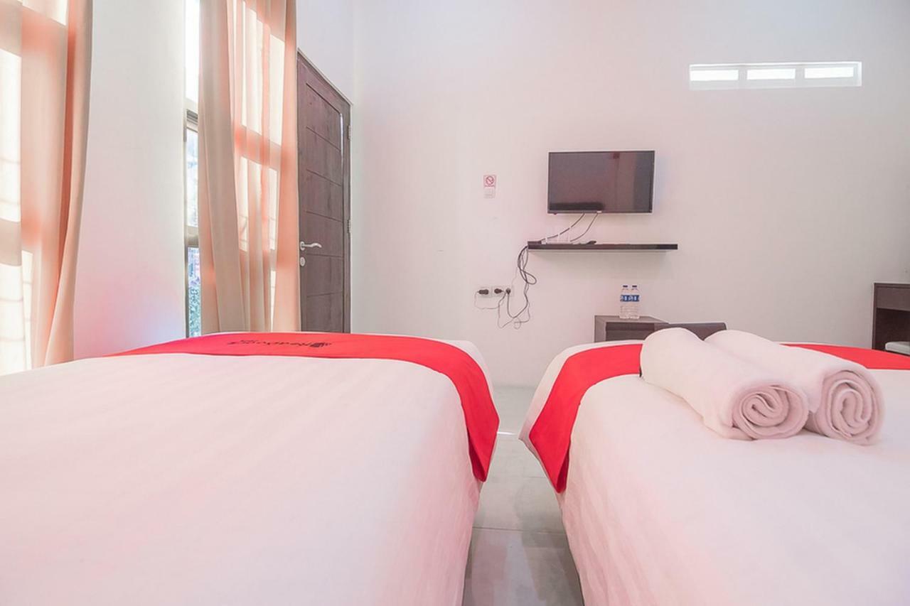 เรดดอร์ซ เนียร์ จาตินังกอร์ ทาวน์สแควร์ Hotel Jatinangor ภายนอก รูปภาพ