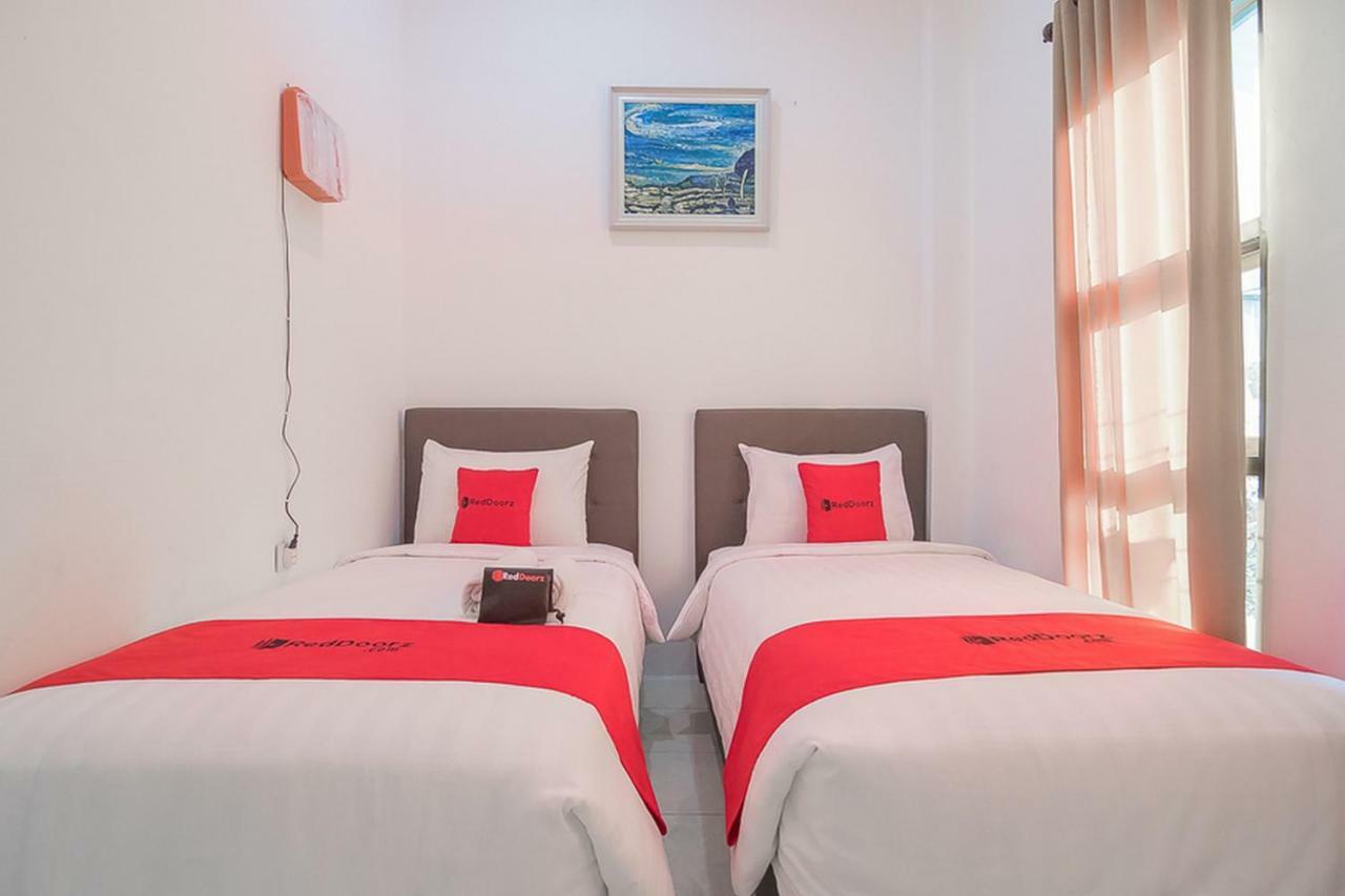 เรดดอร์ซ เนียร์ จาตินังกอร์ ทาวน์สแควร์ Hotel Jatinangor ภายนอก รูปภาพ