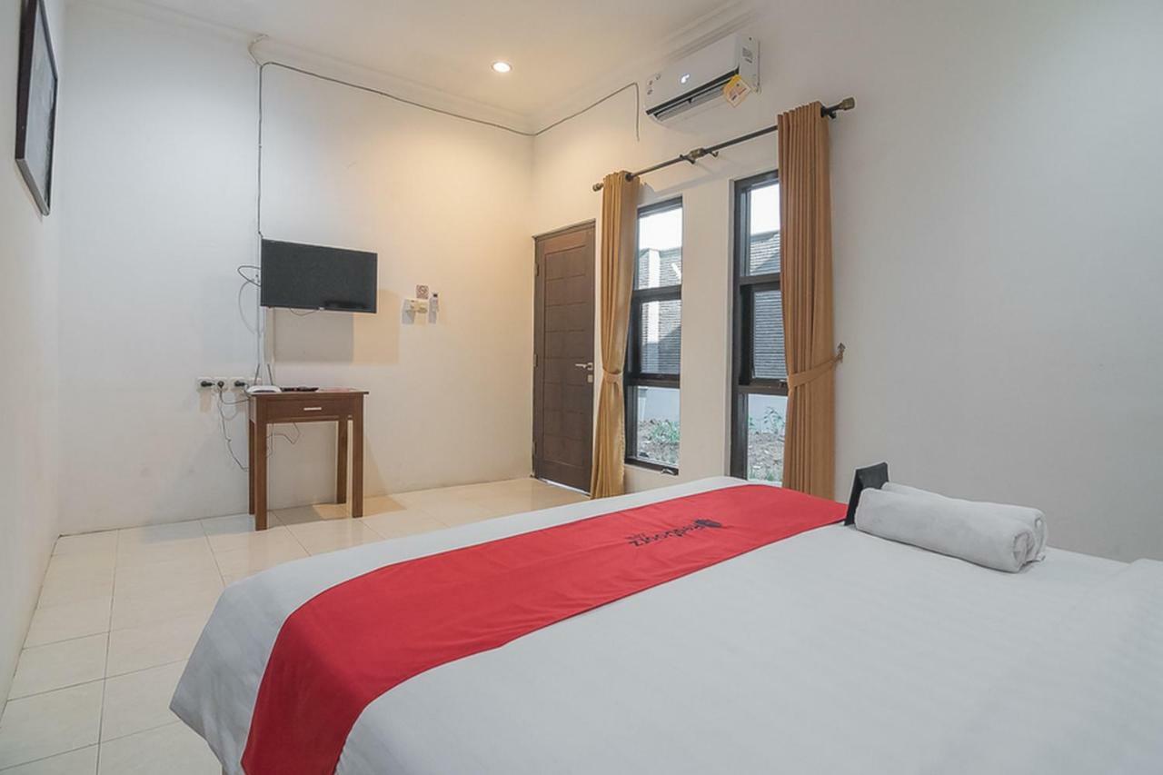 เรดดอร์ซ เนียร์ จาตินังกอร์ ทาวน์สแควร์ Hotel Jatinangor ภายนอก รูปภาพ