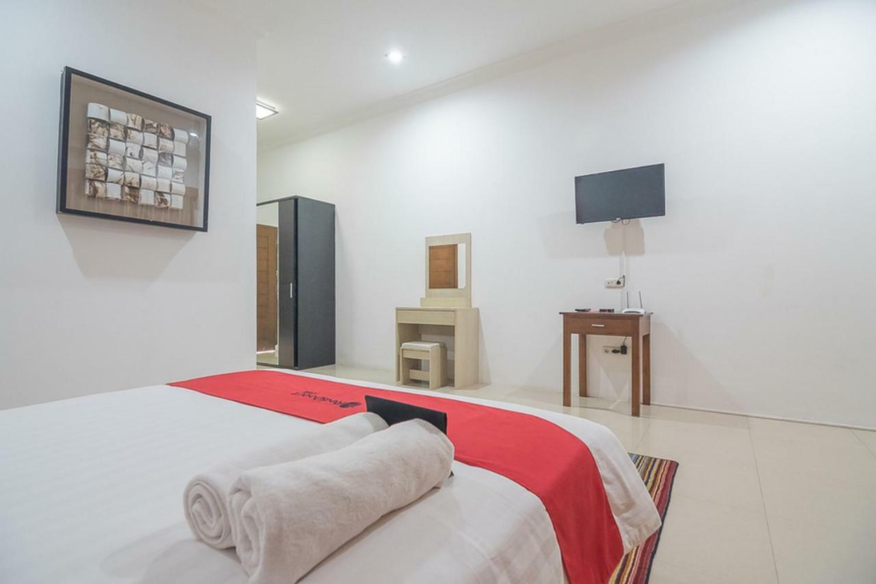 เรดดอร์ซ เนียร์ จาตินังกอร์ ทาวน์สแควร์ Hotel Jatinangor ภายนอก รูปภาพ